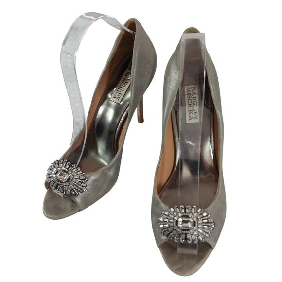 BADGLEY MISCHKA! MATTE SILVERY GOLD, STILETTO RHINESTONE DETAIL HEELS! SZ 9M - Picture 1 of 12